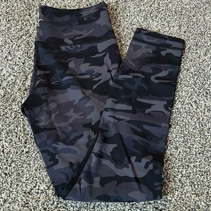 EUC Zyia Evening Camo Soft n Snug Mid-Rise 7/8 24"